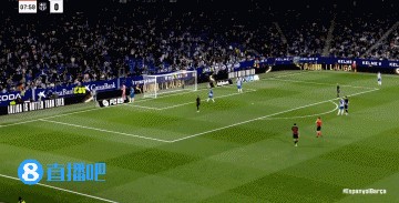 j9九游真人游戏第一品牌登录入口插曲!球场外汽车失控撞入人群,主裁暂停比赛和球场安保沟通